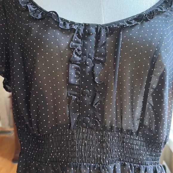 Torrid Ruffled Short Sleeve Black Pink Polka Dots Top Size 0 - Picture 4 of 9